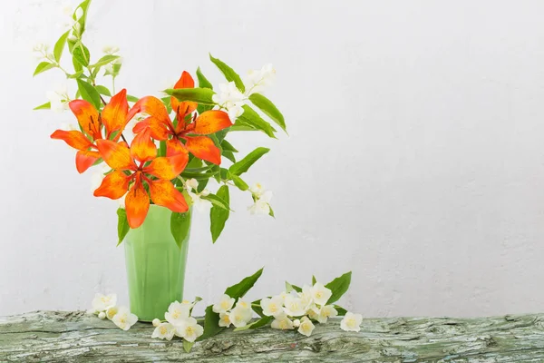 Orangenlilie Der Vase Auf Weißem Hintergrund — Stockfoto