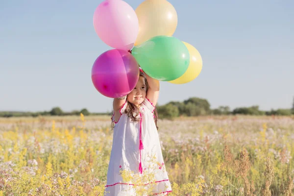 Petite Fille Avec Des Ballons Plein Air — Photo