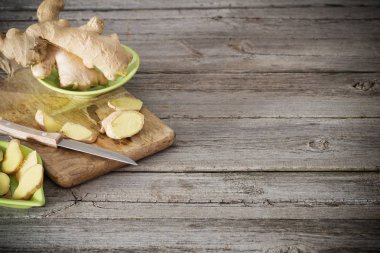 Ahşap arka planda kızıl