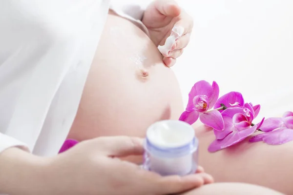 Pregnant Woman Cosmetic Cream — Stock Photo, Image