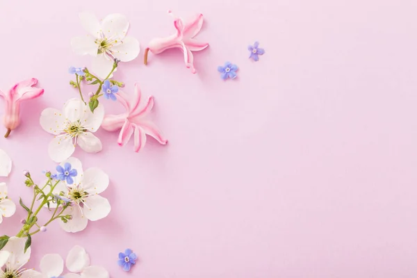 Gyönyörű Tavaszi Virágok Papíron Háttér — Stock Fotó