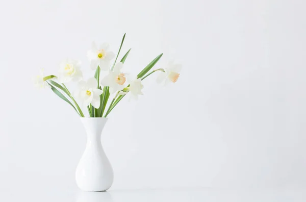 Frühlingsblumen Weißer Vase — Stockfoto