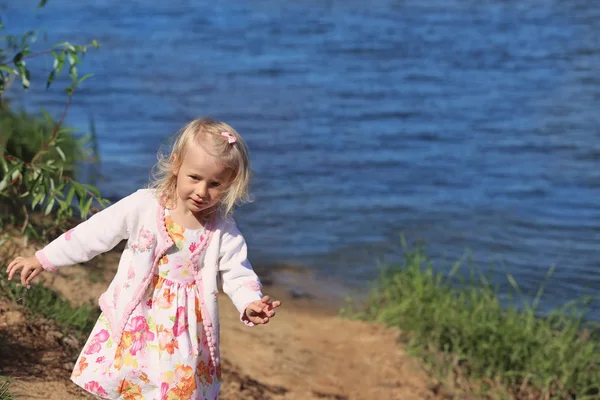 Pequena Menina Feliz Praia — Fotografia de Stock