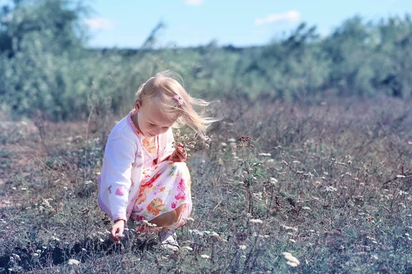 Petite Fille Heureuse Plein Air — Photo