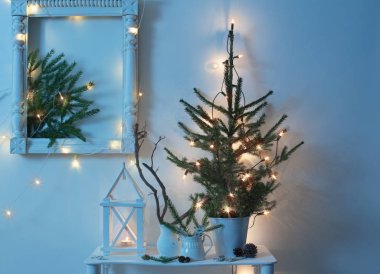 Arka plan beyaz duvar Noel dekorasyon