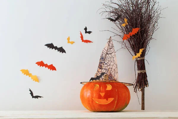 Decorações Halloween Mesa Madeira Branca — Fotografia de Stock