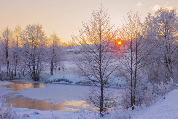Floden Vintern Vid Solnedgången — Stockfoto
