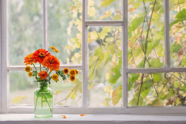Orangenblüten Grüner Glasvase Auf Fensterbank — Stockfoto