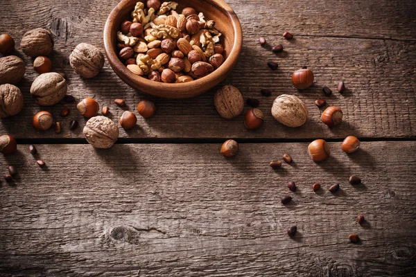 Smíšené Ořechy Starém Dřevěném Pozadí — Stock fotografie