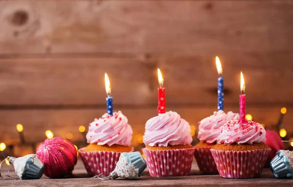 Cupcakes Escuro Velho Fundo Madeira — Fotografia de Stock