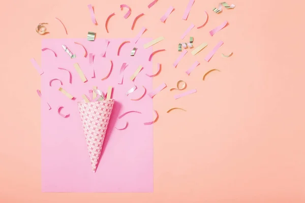 Chapéu Aniversário Com Confete Fundo Papel — Fotografia de Stock