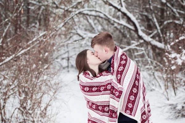 Young Couple Winter Park — Stock Photo, Image