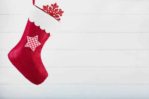 圣诞袜挂木制背景 — 图库照片