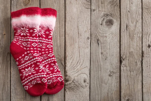 Червоні Зимові Шкарпетки Старому Дерев Яному Фоні — стокове фото