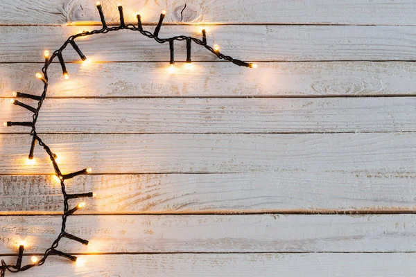 Luces Navidad Sobre Fondo Pintado Madera Blanca — Foto de Stock