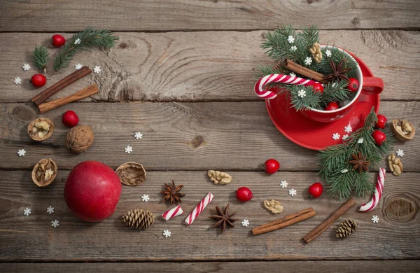 Decorações Natal Copo Vermelho Fundo Madeira Velha — Fotografia de Stock