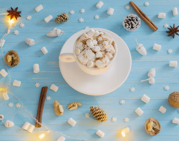 Warme Chocolademelk Met Marshmallows Blauwe Houten Achtergrond — Stockfoto