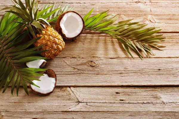 Sommer Hintergrund Mit Ananas Und Kokosnuss — Stockfoto