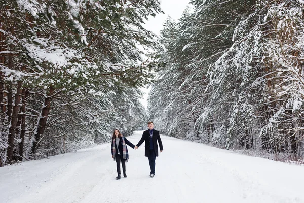 Young Couple Winter Park — Stock Photo, Image