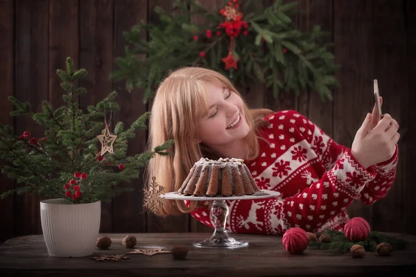 Girl Making Selfie Christmas Cake — Stock Photo, Image