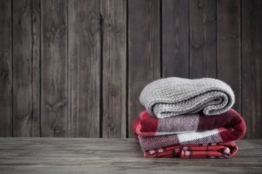 Kareli eski ahşap zemin üzerine yığını