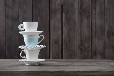 eski ahşap zemin üzerine temiz boş Kupası