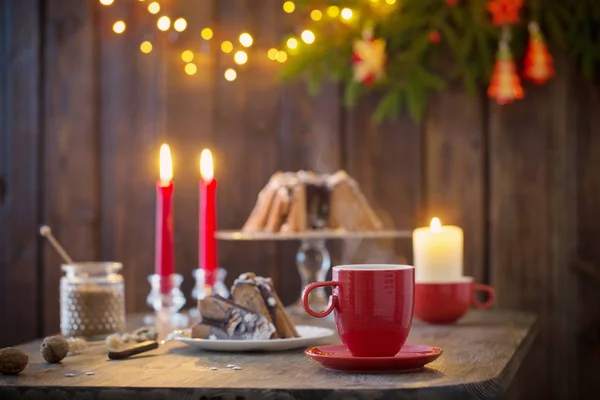 Mesa Madera Con Pastel Navidad Decoración —  Fotos de Stock