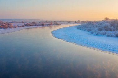 güzel kış manzara nehir ile