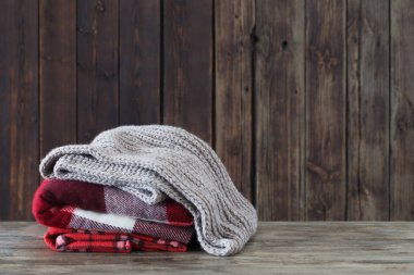 Kareli eski ahşap zemin üzerine yığını