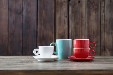 eski ahşap zemin üzerine temiz boş Kupası