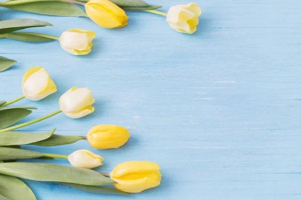 Gele Tulpen Houten Achtergrond — Stockfoto