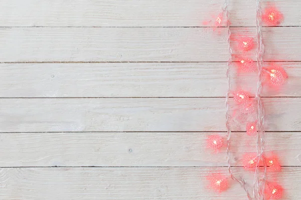 Red Heart Shaped Garland White Wooden Background — Stock Photo, Image