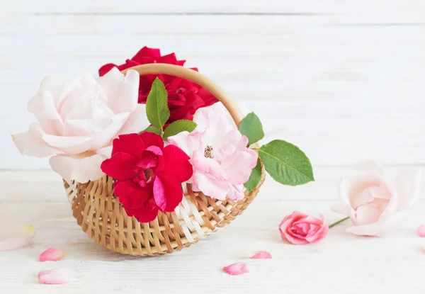 Beautiful Roses Basket Wooden Table — Stock Photo, Image