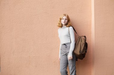 arka plan duvar açık kız öğrenci