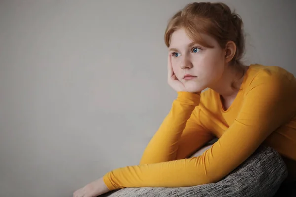 Smutně Krásná Dospívající Dívka Portrét — Stock fotografie