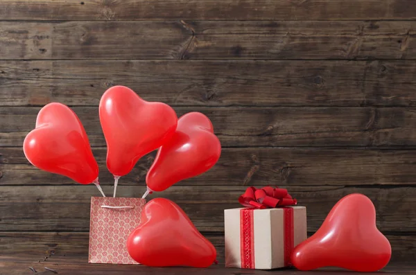 Червоні Кульки Формі Серця Старому Дерев Яному Фоні — стокове фото