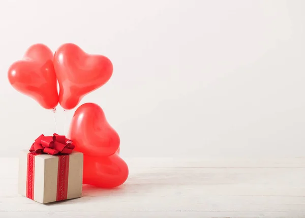 Globos Rojos Forma Corazón Sobre Fondo Blanco — Foto de Stock