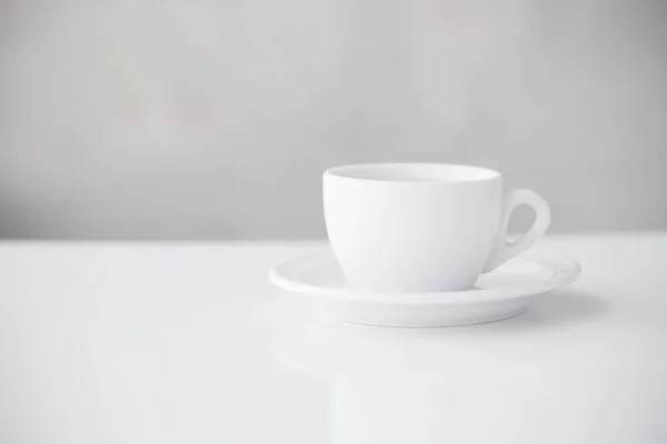 Tasse Blanche Sur Table — Photo