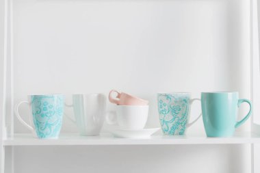 Ahşap raf temiz yemekler