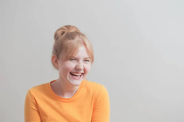 Ragazza Con Gelato Cioccolato — Foto Stock