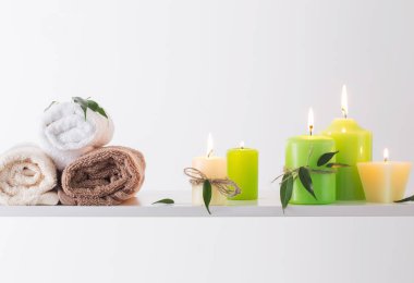 Kaplıca tedavisi beyaz arka plan üzerinde güzel kompozisyon