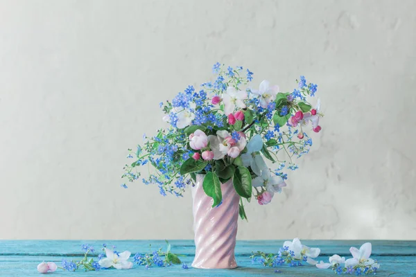 Frühlingsblumen Der Vase Auf Weißem Hintergrund — Stockfoto