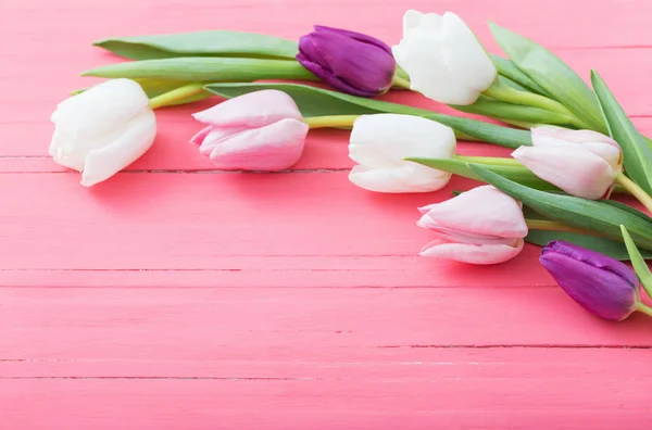 Tulipani Bianchi Fiori Sfondo Legno Rosa — Foto Stock