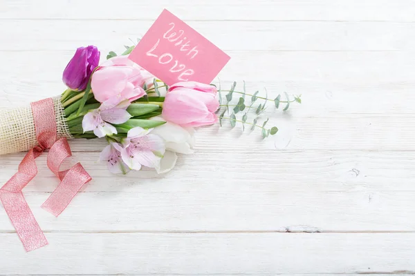 Tulipanes Sobre Fondo Madera Blanca Concepto Día Mujer Madre Vista — Foto de Stock