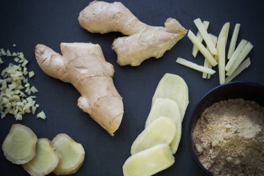 Siyah arka plan üzerine zencefil