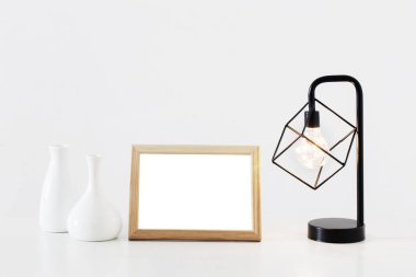 beyaz iç metal siyah lamba