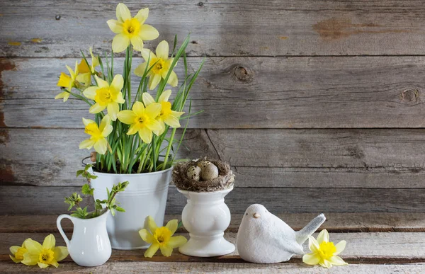 Easter decoration on old wooden background — Stock Photo, Image