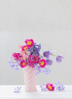 güzel bahar çiçekleri pembe aranjman