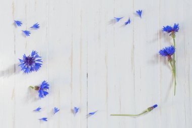 Beyaz ahşap zemin üzerine Peygamber