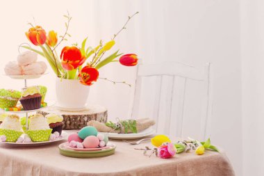 Paskalya tablo laleler ve süslemeleri ile